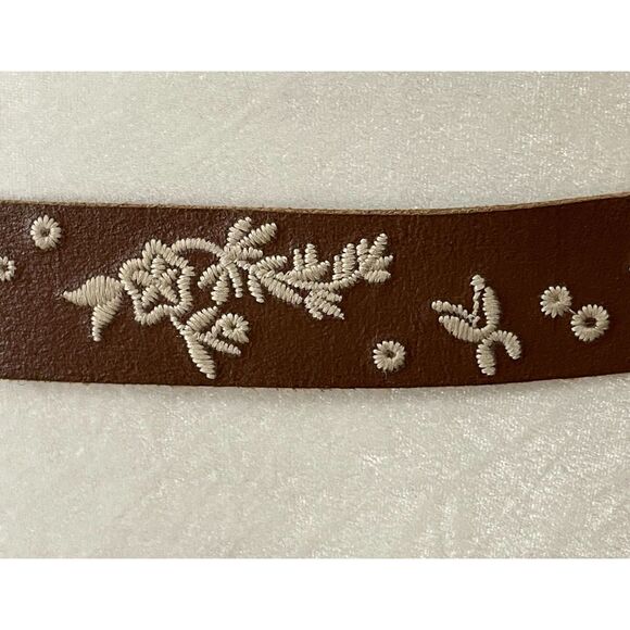 Levi’s Brown Leather Floral Embroidered Belt 36 Genuine Cowhide - Picture 4 of 13